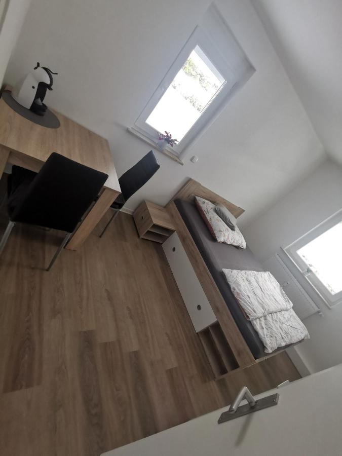 Privates Zimmer In Ruhiger Lage Heidenheim-Steinheim Am Albuch Zewnętrze zdjęcie